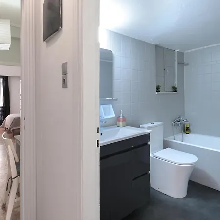 Homy Pagrati Flat 100 Mbps, 12' To Panathenaic Stadium, 5' To Metro Exterior photo
