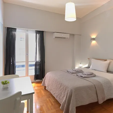 Homy Pagrati Flat 100 Mbps, 12' To Panathenaic Stadium, 5' To Metro Exterior photo