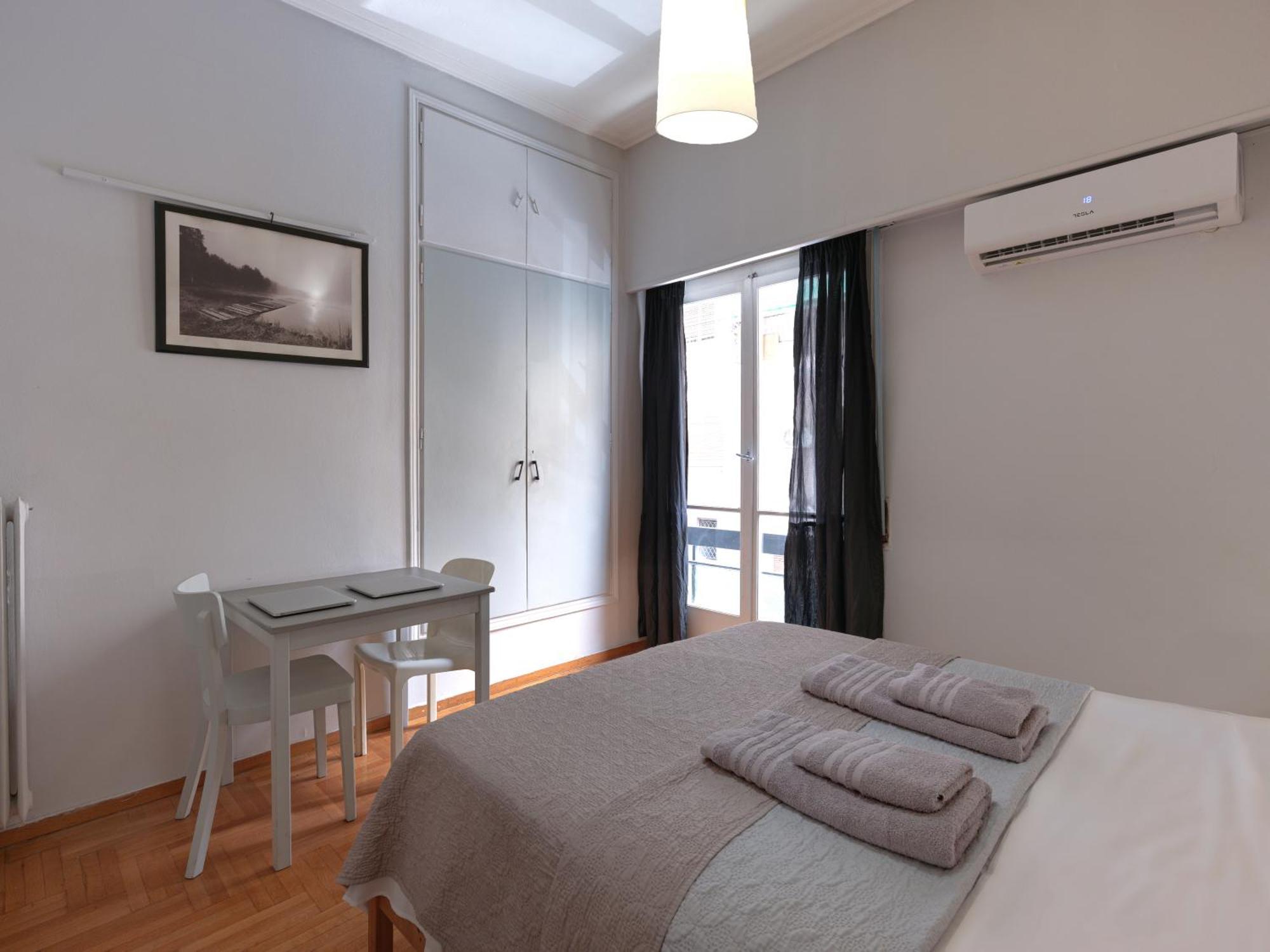 Homy Pagrati Flat 100 Mbps, 12' To Panathenaic Stadium, 5' To Metro * Athens